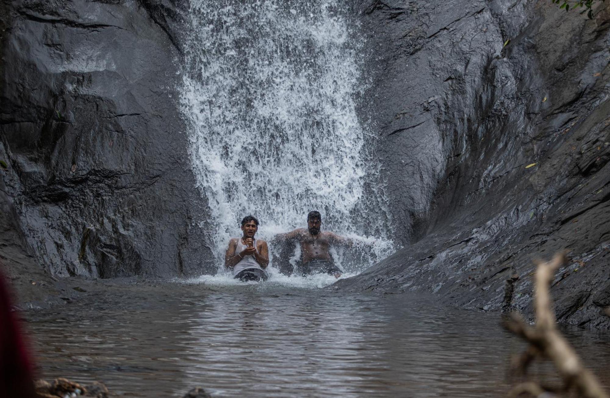 Aruvikuzhy Waterfalls Villa Kozhancheri 外观 照片